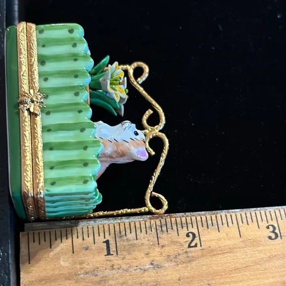 Limoges peint main "cat in flower bed" trinket box - Picture 8 of 9